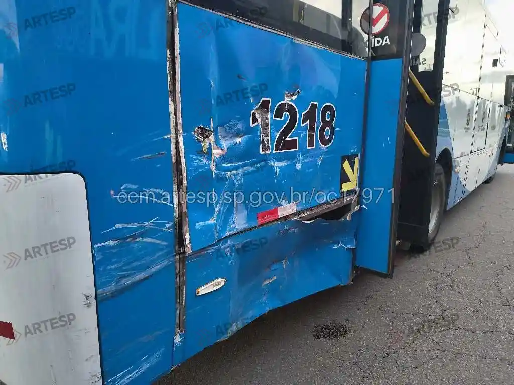 Ônibus Mercedes-Benz 1218 SP-075