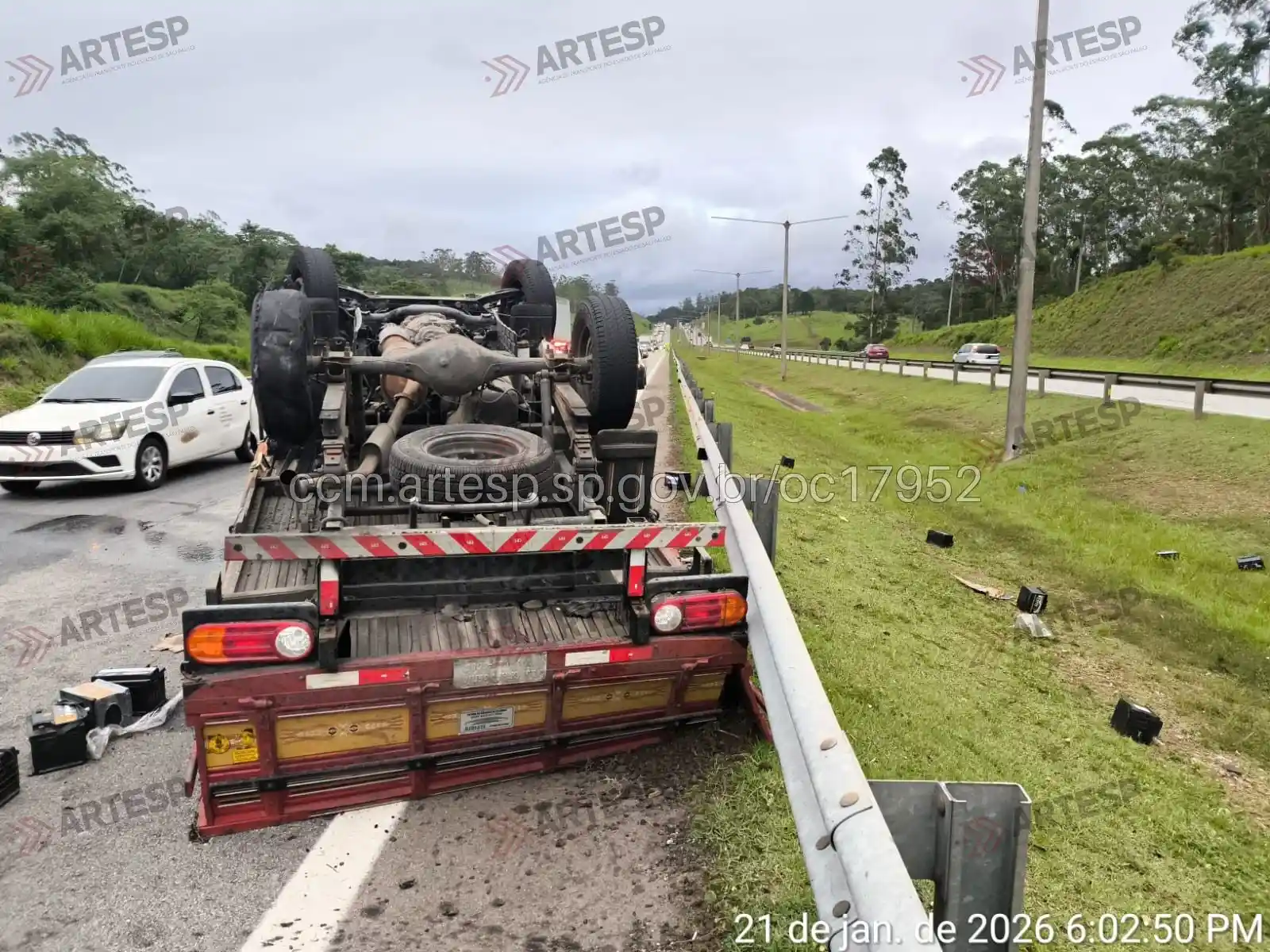 Utilitário HR rodoanel tombado