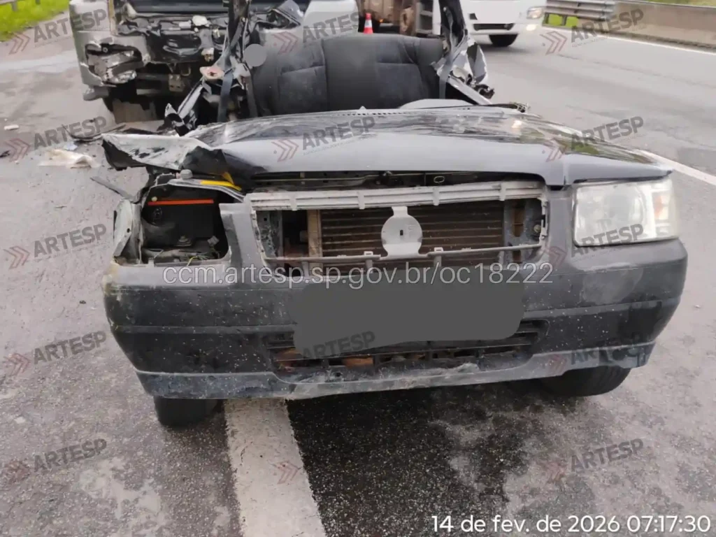 Automóvel Fiat Uno grave rodoanel