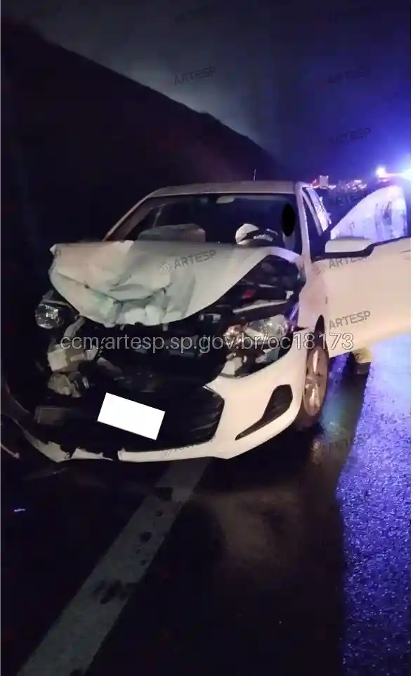 Automóvel Onix rodovia dos Bandeirantes em Caieiras