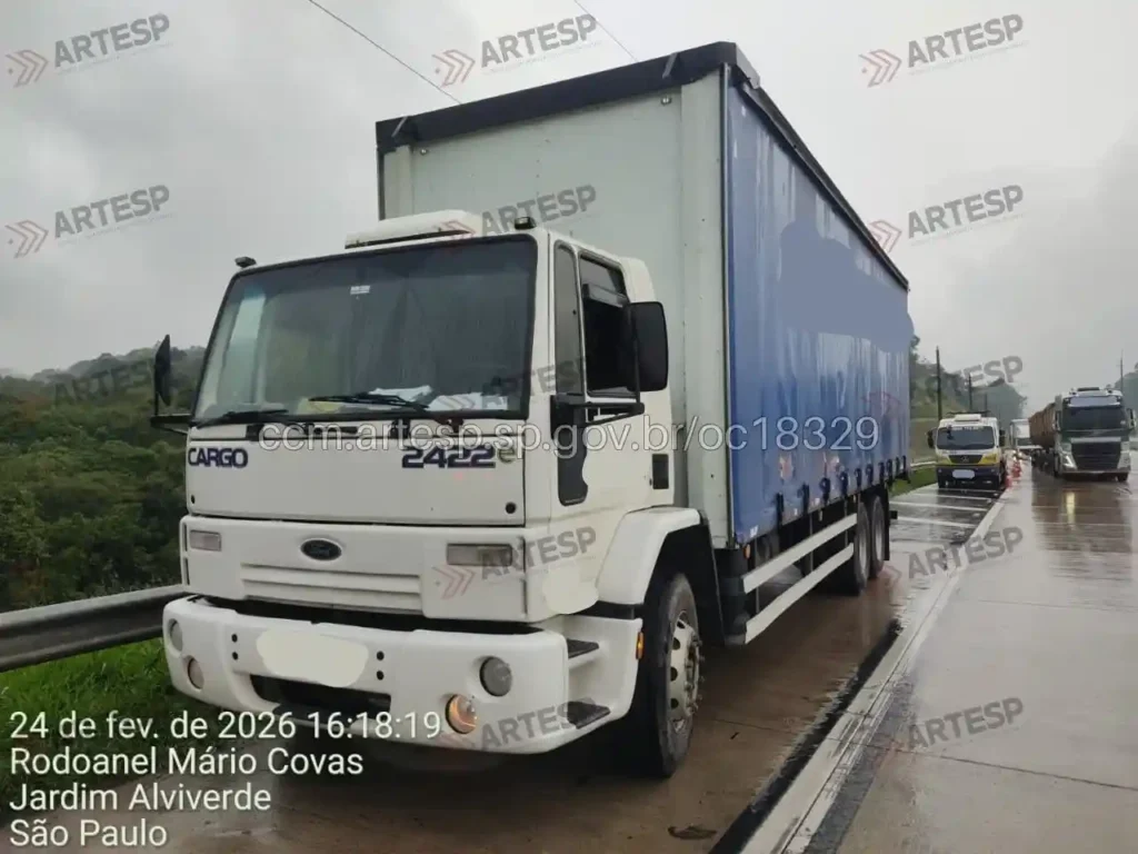 Caminhão Ford Cargo 2422 rodoanel