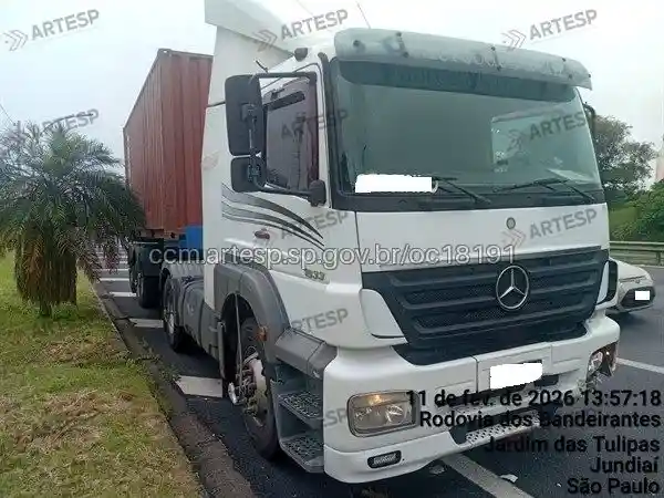 Caminhão Mercedes-Benz Axor 1933 rodovia dos Bandeirantes