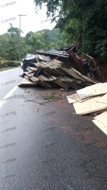 Caminhão VW rodovia anchieta carga