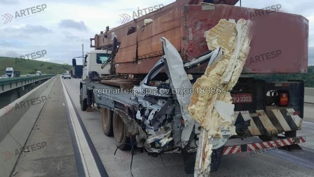 Caminhão Volkswagen 26.300 rodovia carvalho Pinto