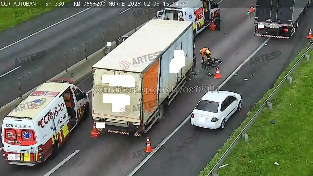 Caminhões Mercedes-Benz 1419 e Mercedes-Benz Atego 2429 rodovia anhanguera