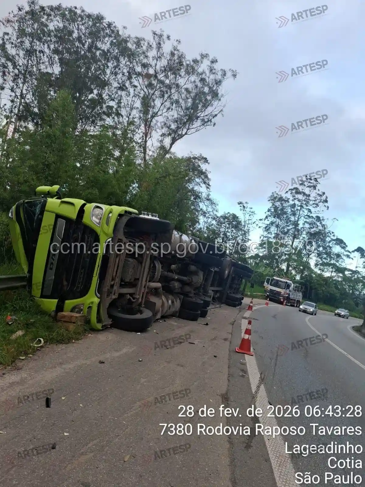 Carreta DAF rodovia raposo Tavares cotia