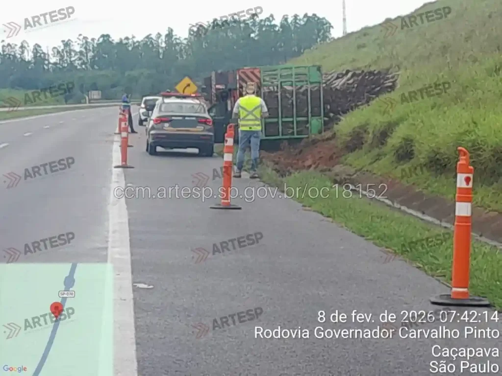 Carreta Mercedes-Benz rodovia carvalho Pinto caçapava