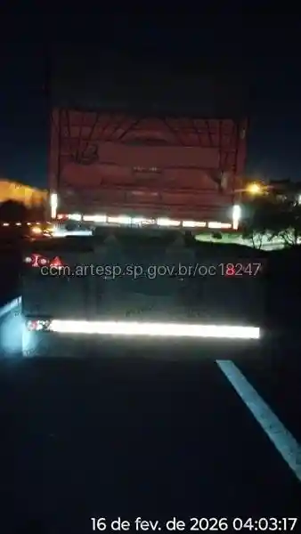 Carreta Scania na rodovia dos bandeirantes