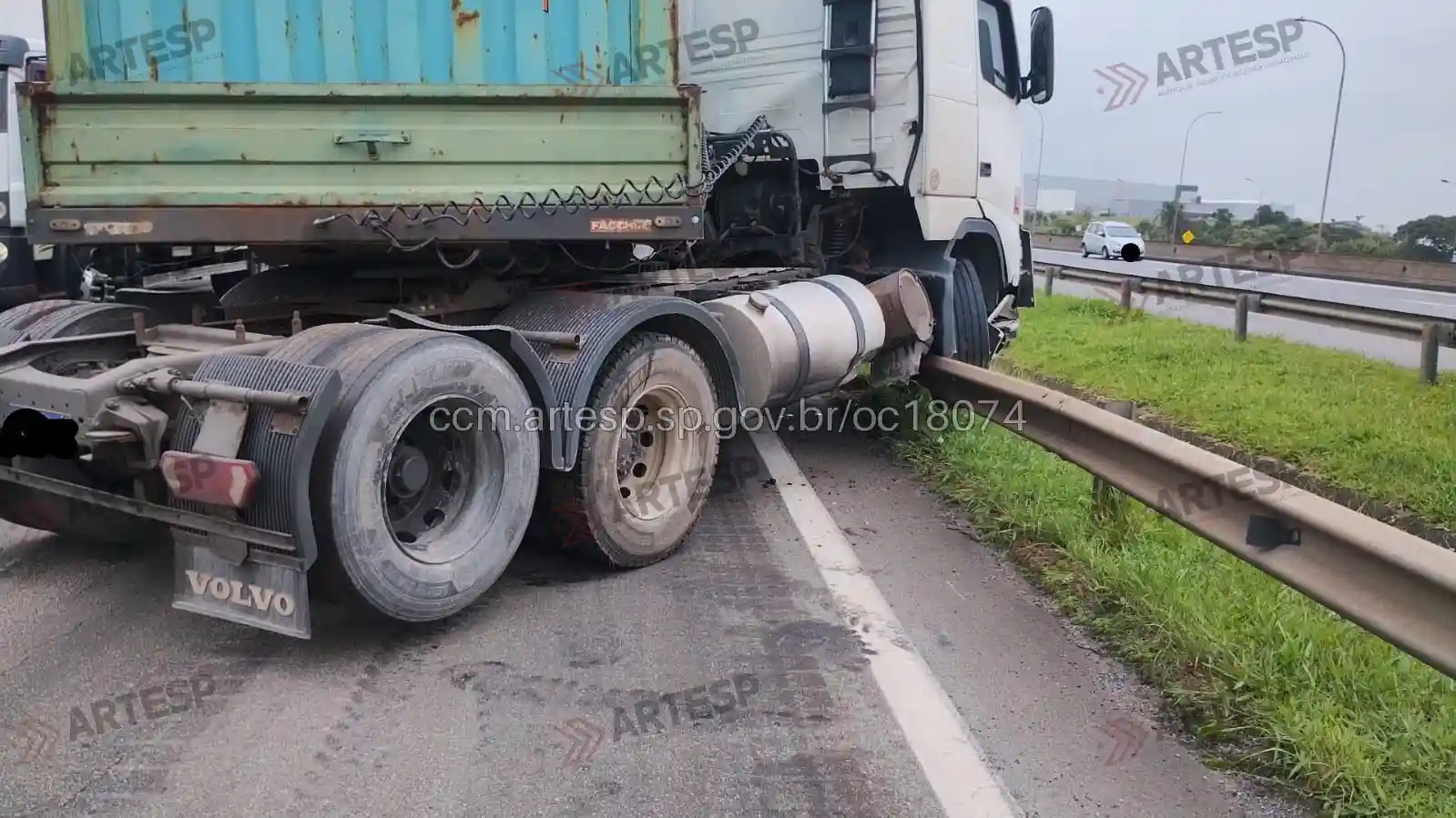Carreta Volvo FH 400 em Rodoanel