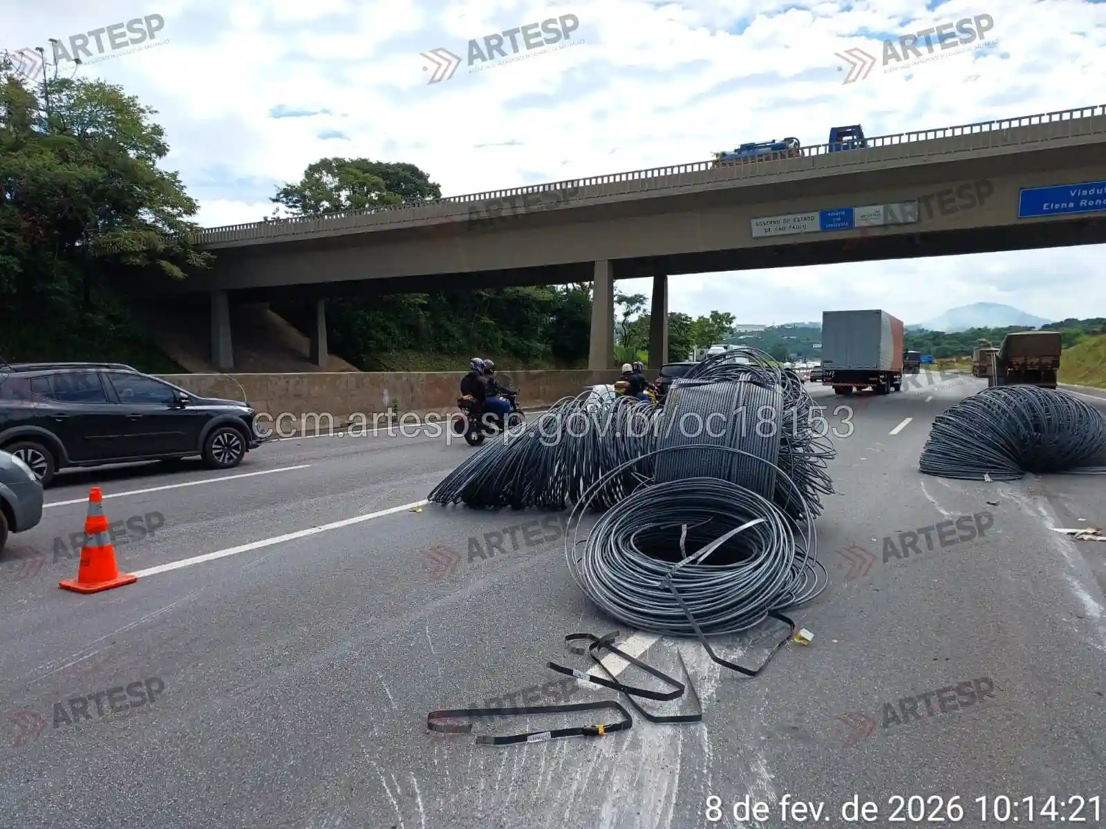 Derramamento de carga Vergalhão rodovia castelo branco