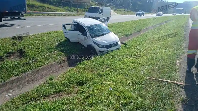 Fiat Mobi na rodovia castelo branco