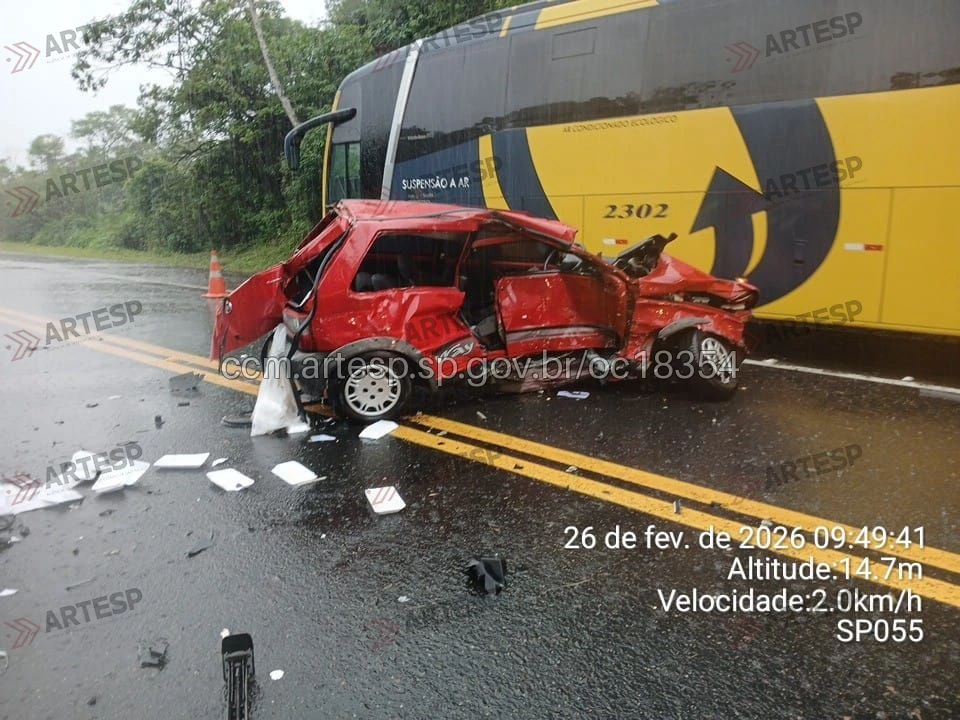 Fiat Uno na rodovia rio-santos em santos