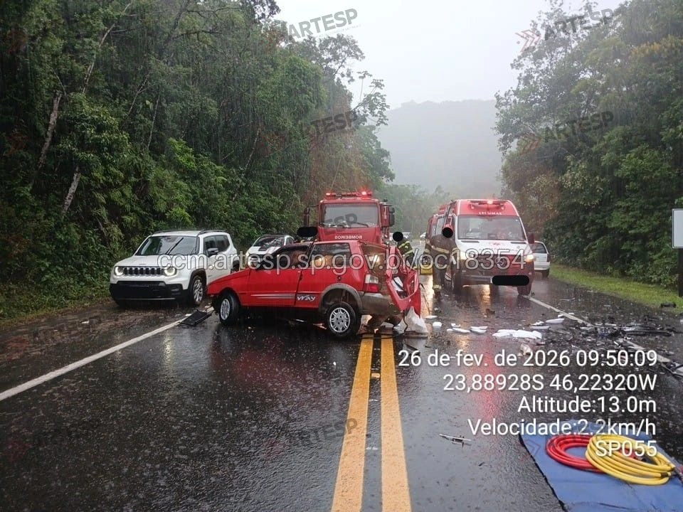 Fiat Uno rodovia rio-santos em santos