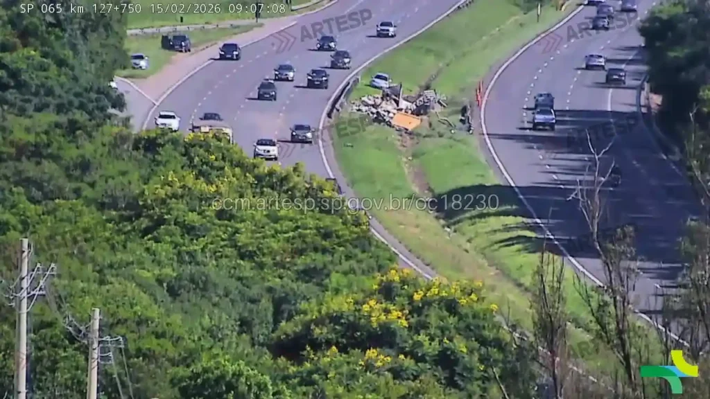 Imagem do local Carreta Scania T113 rodovia dom pedro I