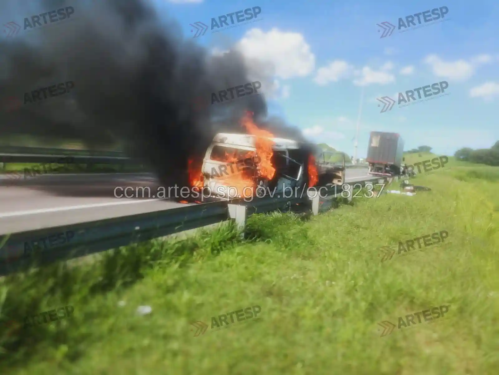 Kombi fogo Anel Viário Magalhães Teixeira