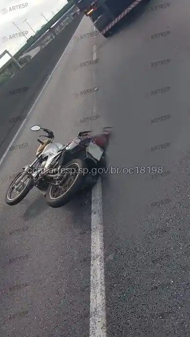 Moto Honda CG 160 na rodovia anchieta