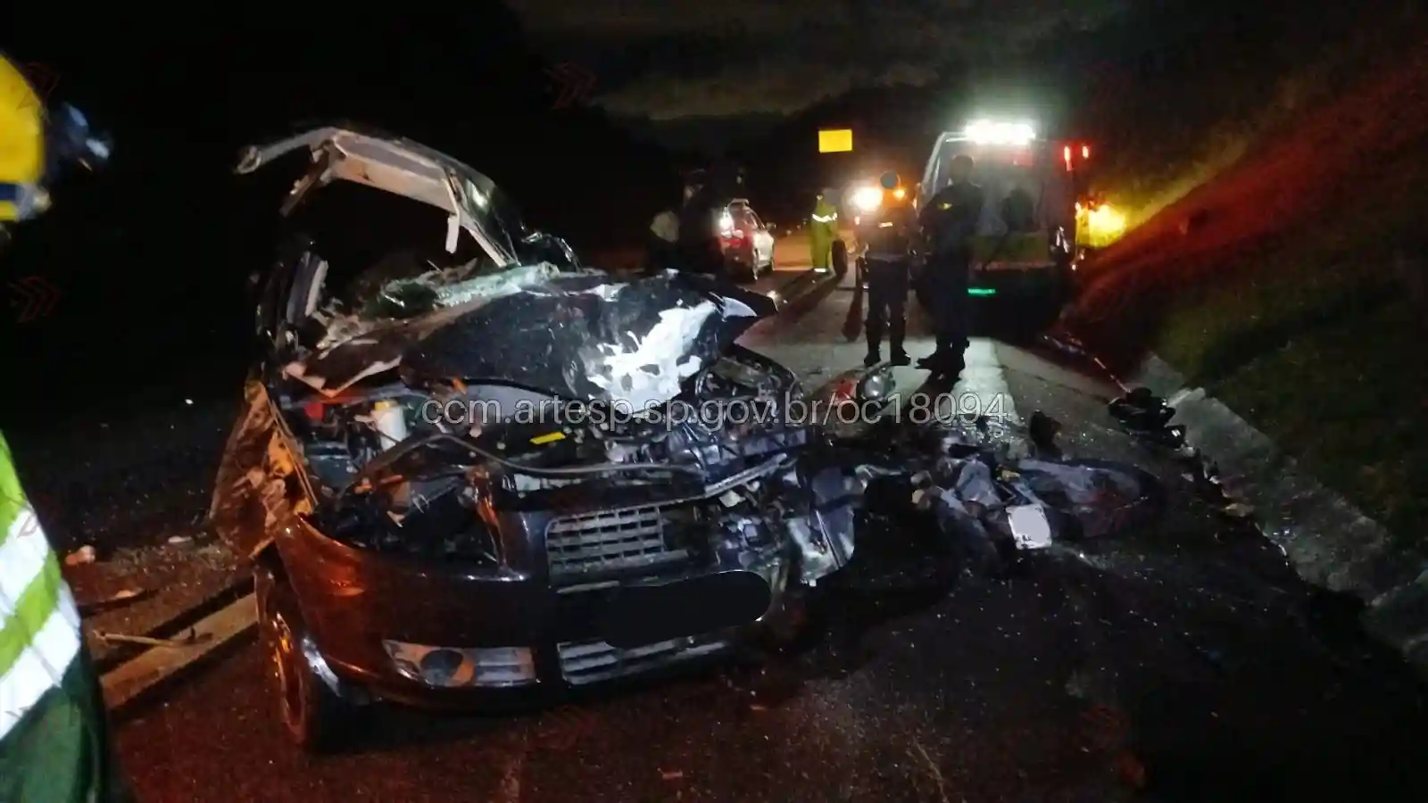 Moto Honda e Fiat Siena rodovia dos Imigrantes