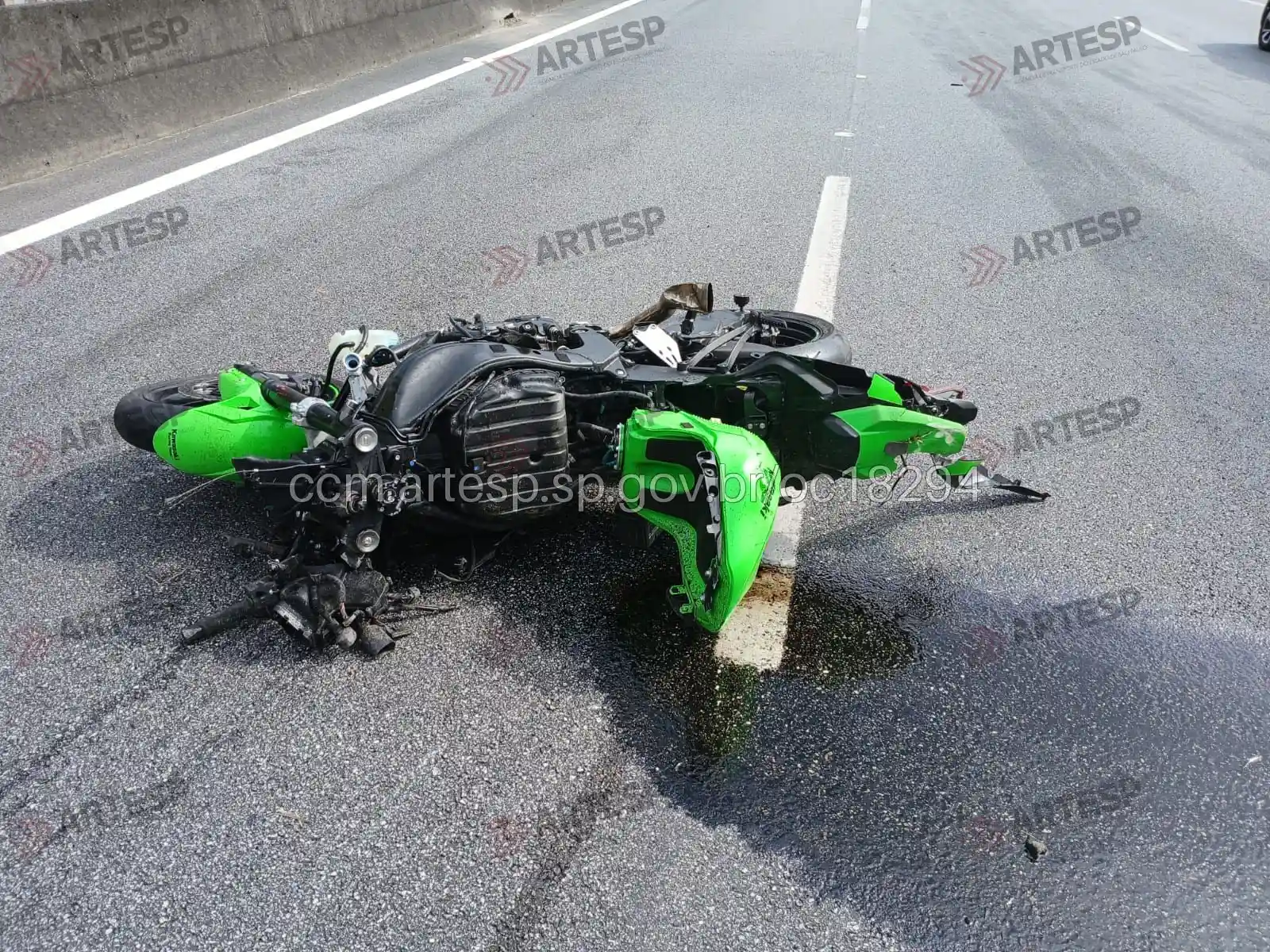 Moto Kawasaki Ninja rodovia padre manoel da Nóbrega