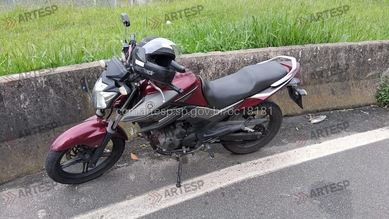 Moto Yamaha na rodovia anchieta