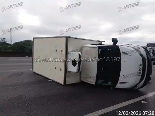 Utilitário Iveco Daily na rodovia dos bandeirantes