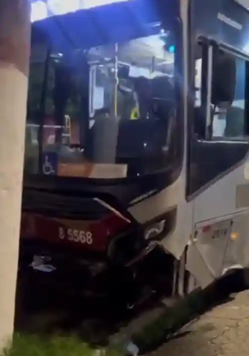 ônibus rua Maniçoba prefixo 8 5568