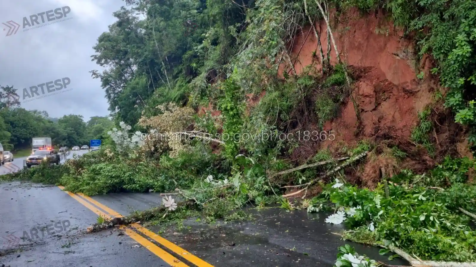 queda de barreira rodovia padre manoel da nóbrega itariri