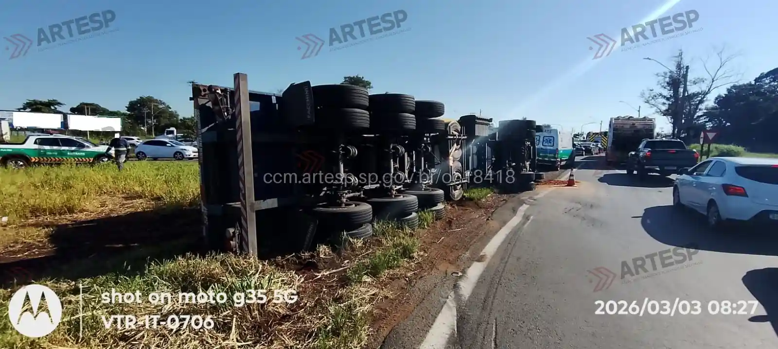 Caminhão Mercedes-Benz Axor rodovia professor zeferino vaz