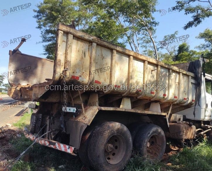 Caminhão Mercedes-Benz L1620 raposo