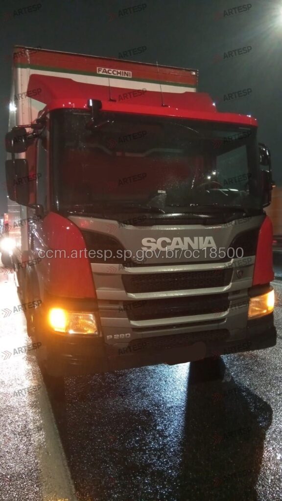 Caminhão Scania P280 rodovia anchieta