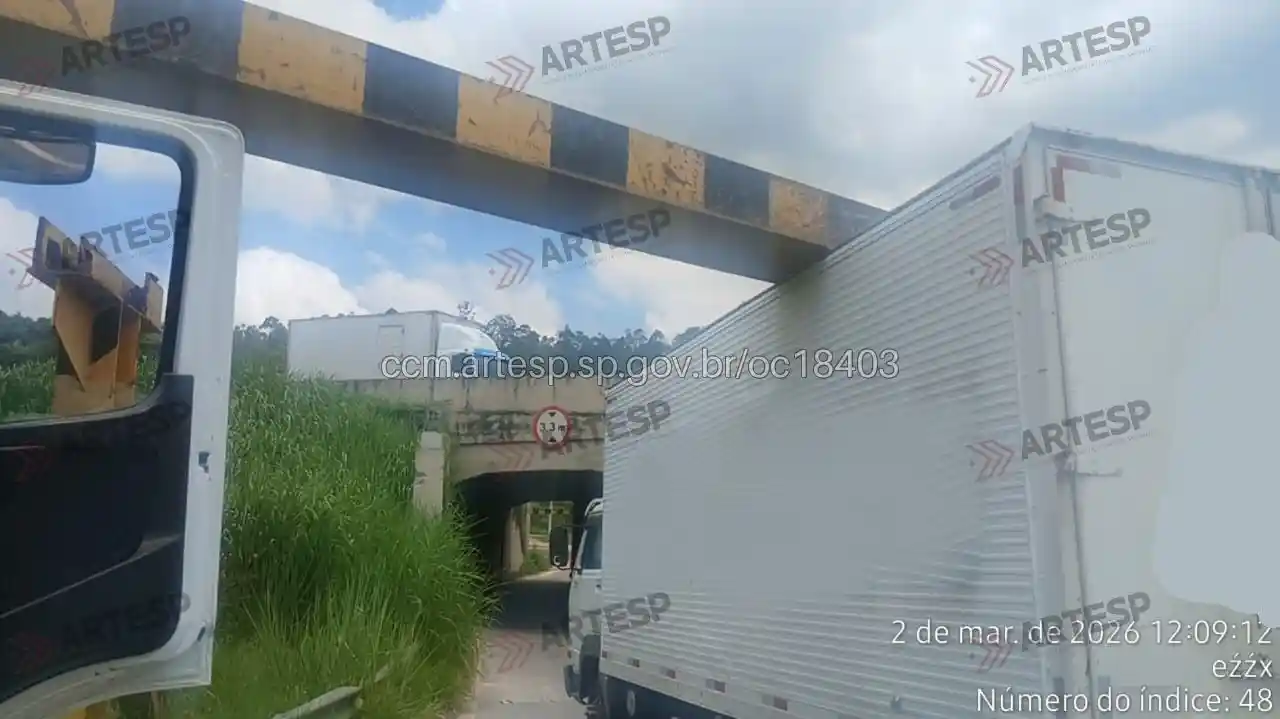 Caminhão VW Delivery rodovia anhanguera