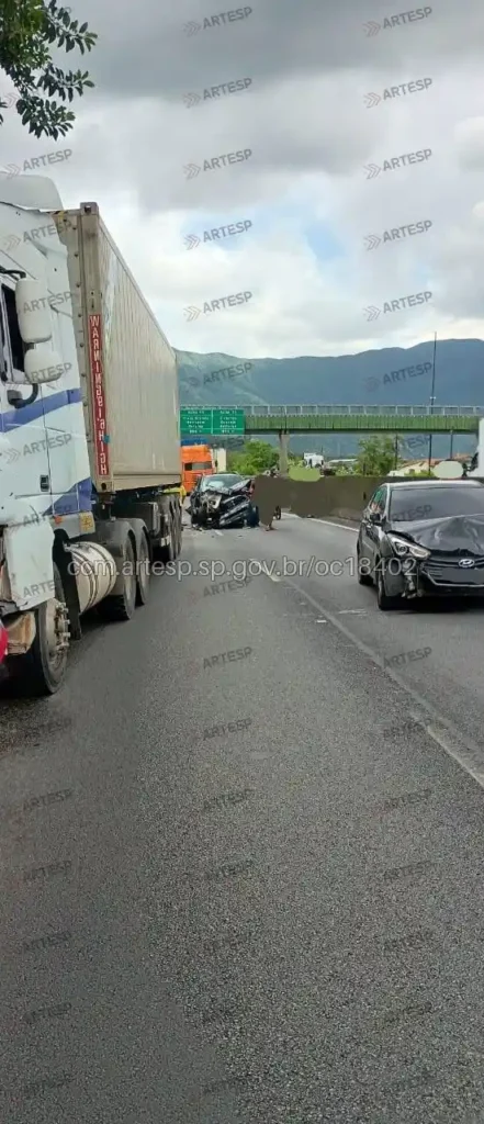 Carreta DAF, utilitário Fiat Toro e automóvel Hyundai HB20 RODOVIA ANCHIETA
