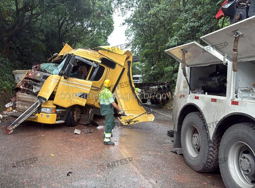 Carreta Scania R440 rodovia anchieta