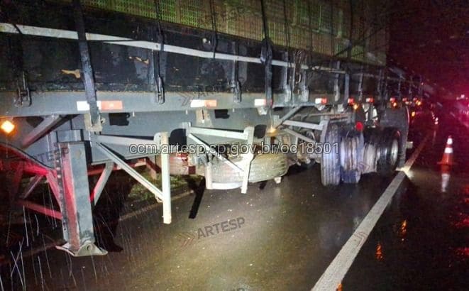 Carreta Volvo FH 460 rodovia raposo tavares