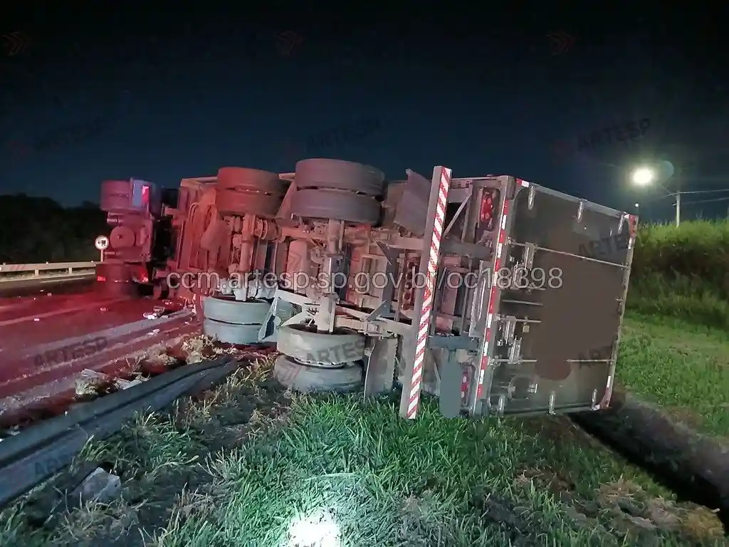 Cavalo mecânico Scania P360 rodovia anhanguera americana