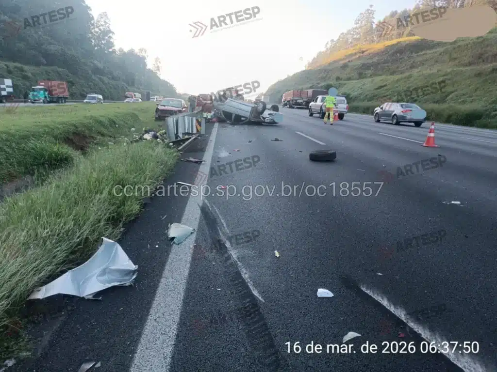 Ford Ka e Fiat Palio rodovia dos Bandeirantes