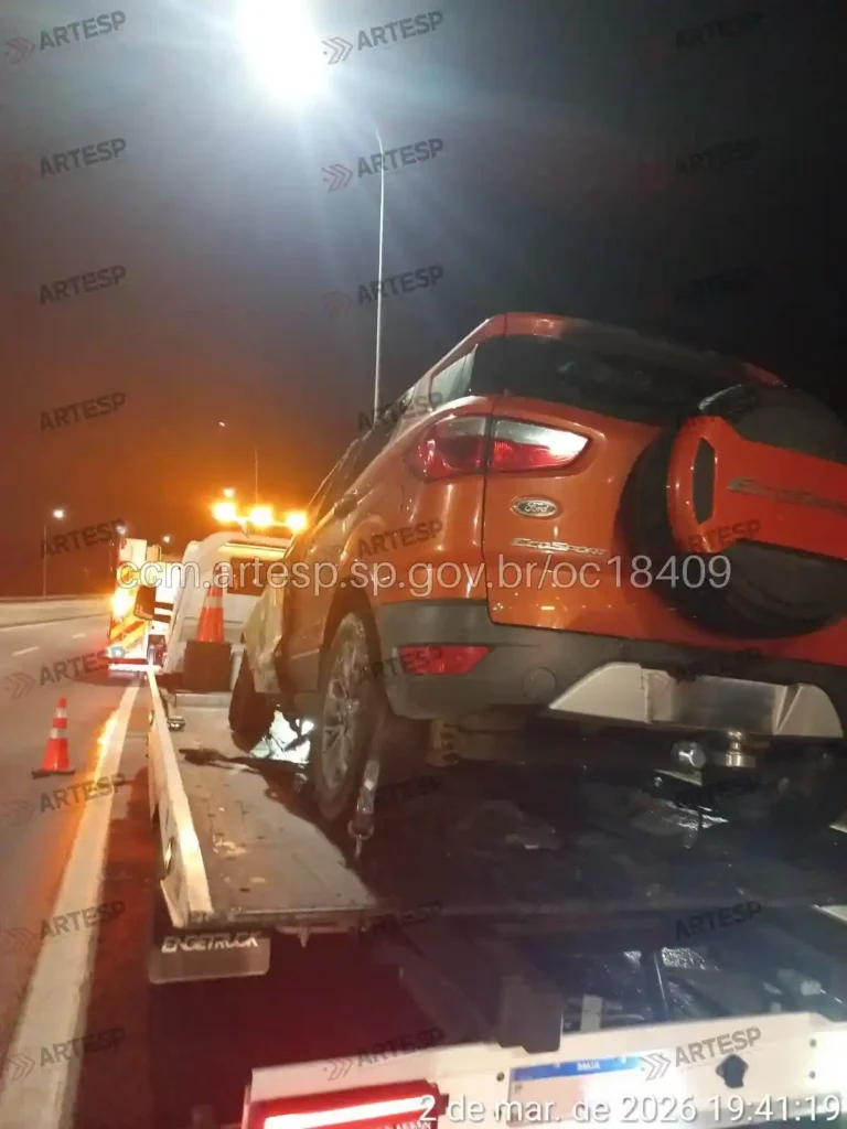 Utilitário Ford Ecosport rodovia dos tamoios sp-099