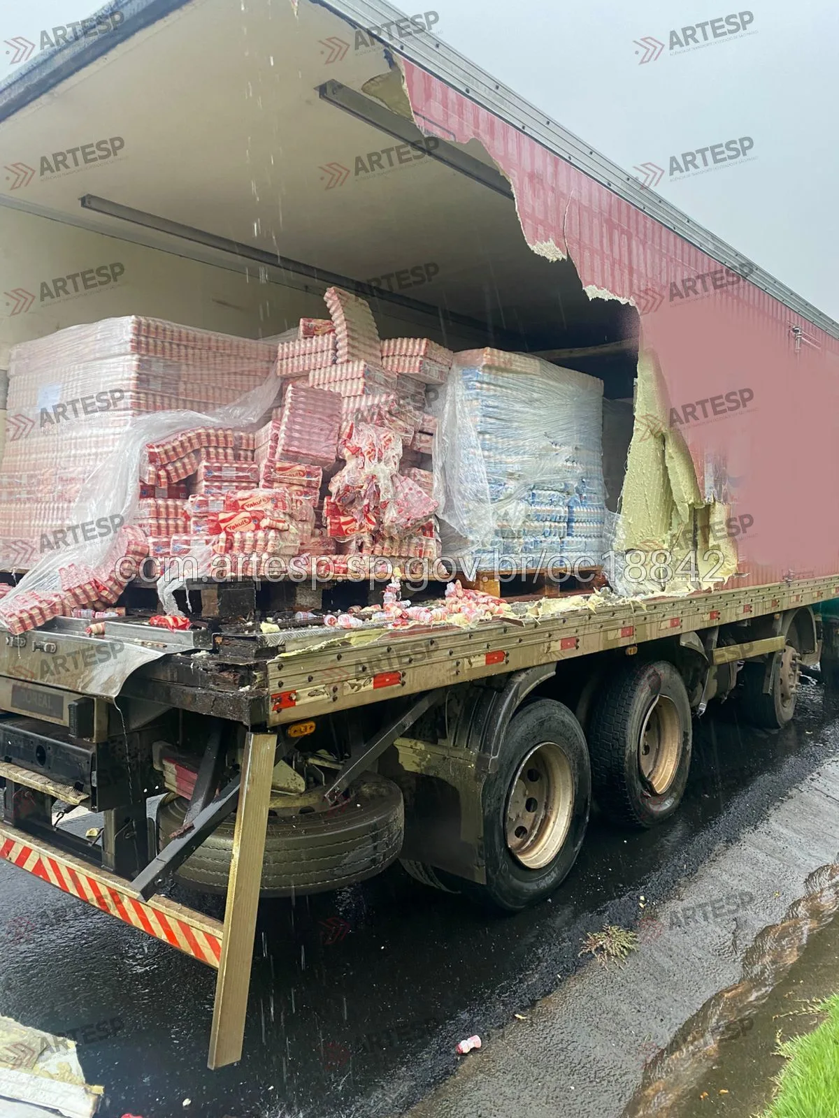 Caminhão Mercedes-Benz Atego rodovia anhanguera