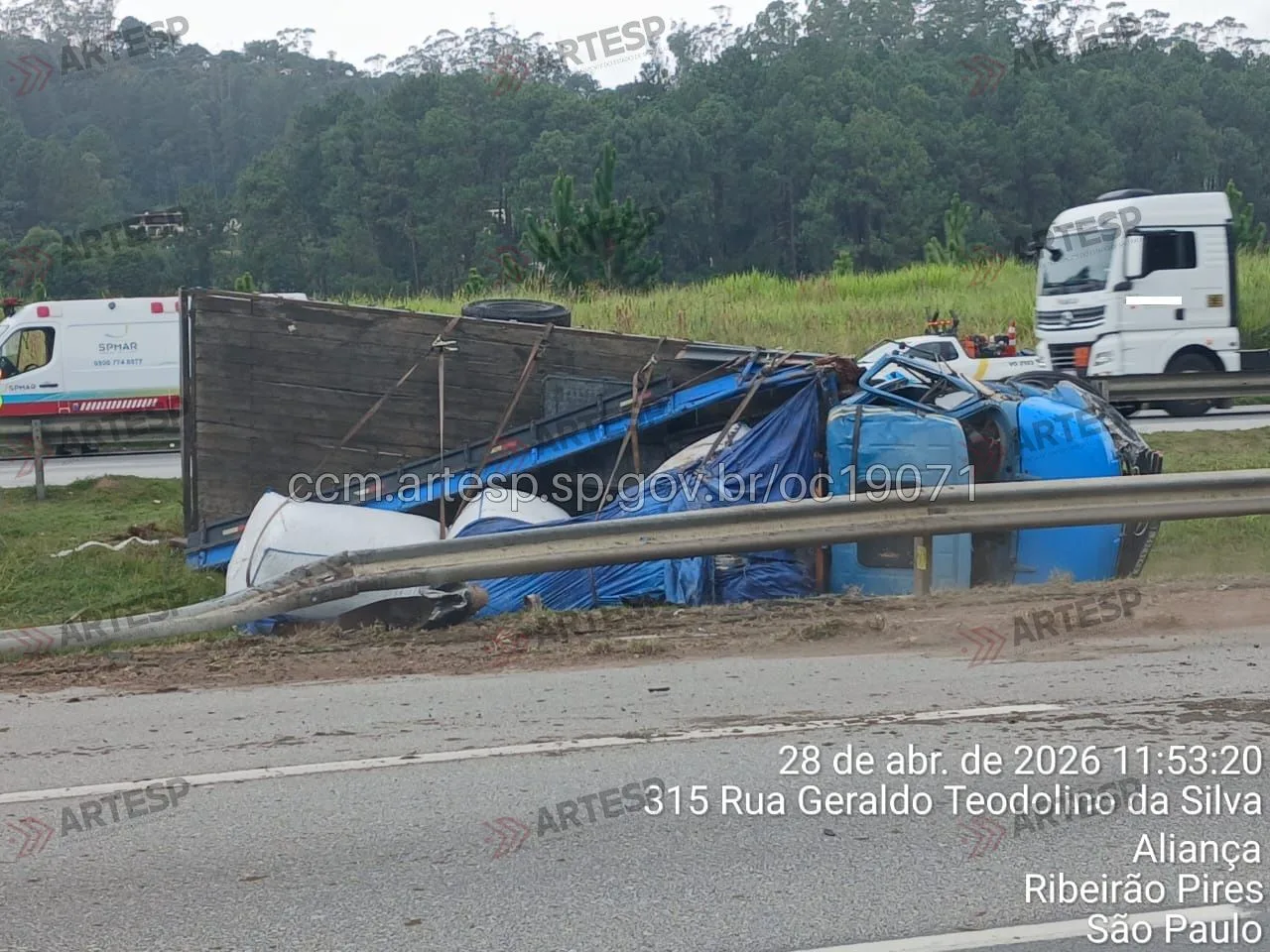 Caminhão Mercedes-Benz rodoanel ribeirão pires