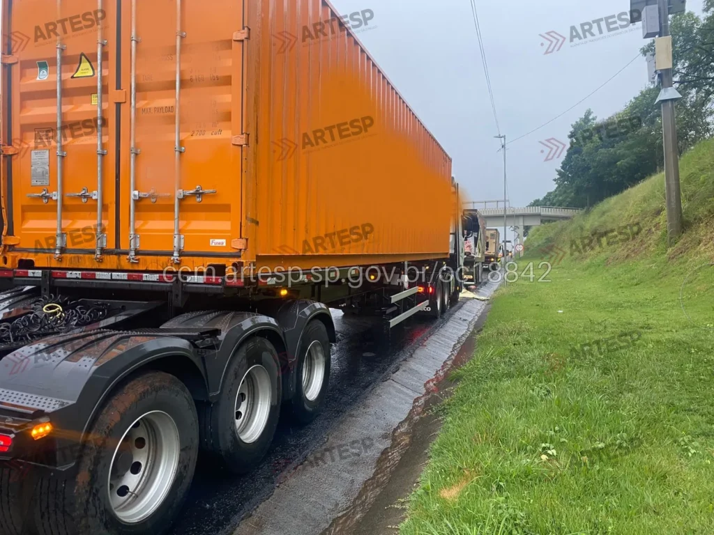 Carreta Iveco rodovia anhanguera