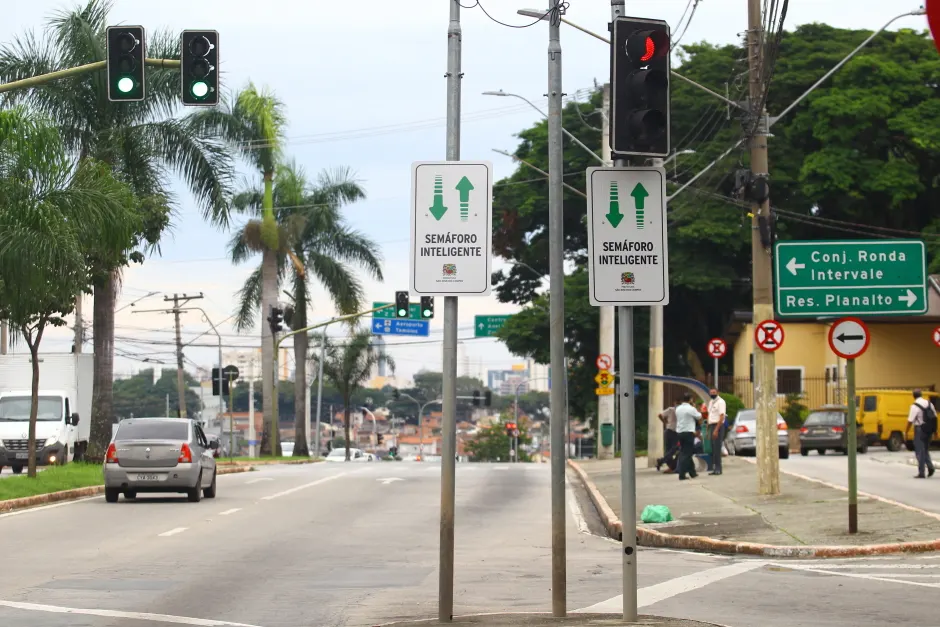 semáforos inteligentes são josé dos campos