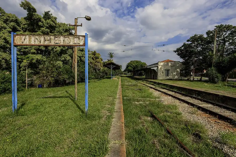 vinhedo trilhos trem