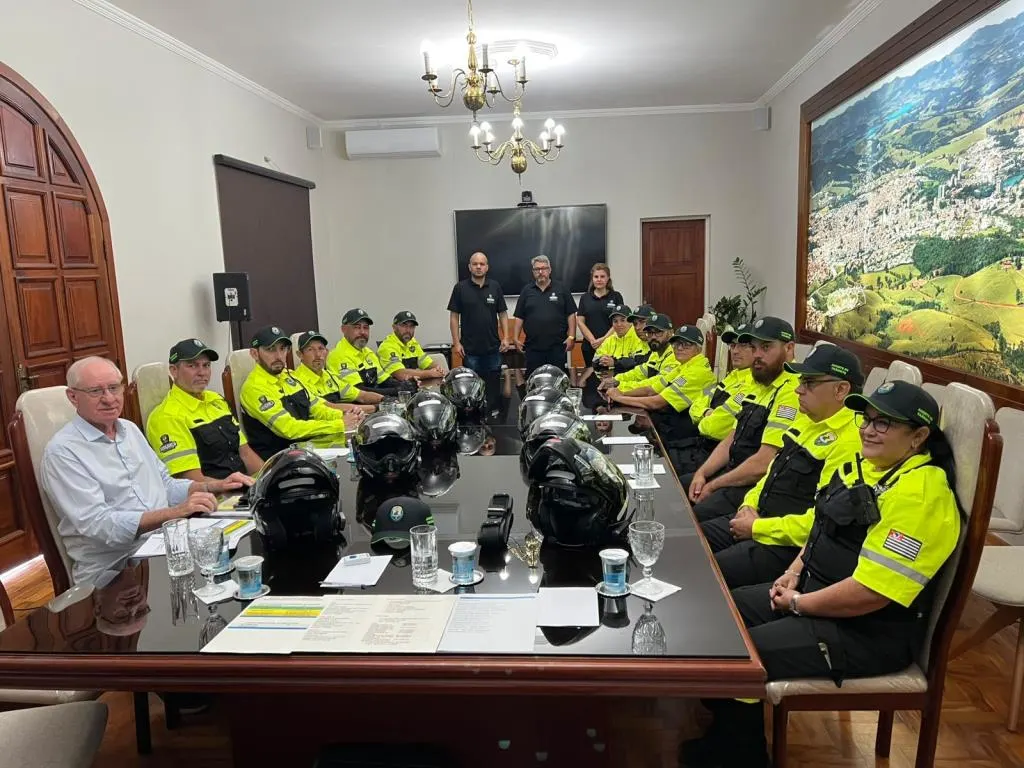 Agentes de trânsito recebem