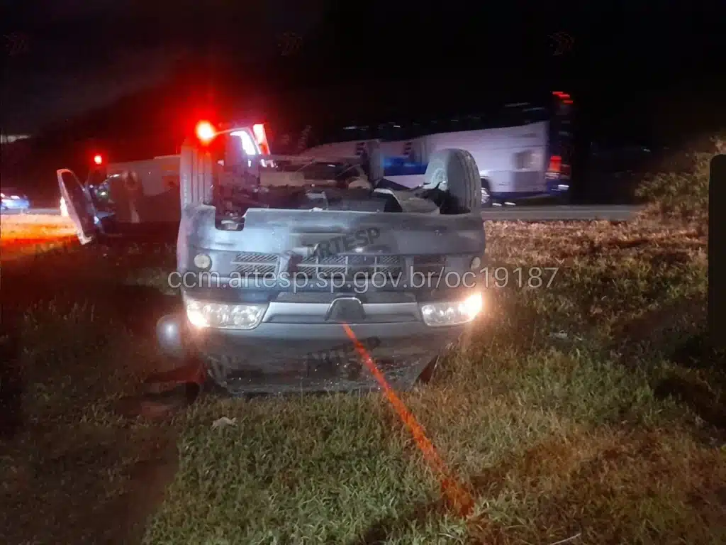 Van Peugeot Boxer na rodovia