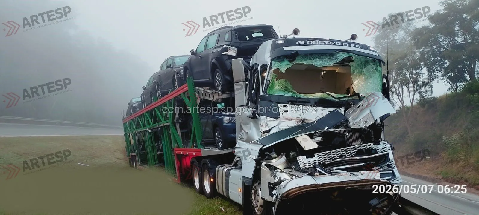 rodovia dom Pedro I Carreta Volvo FH 460