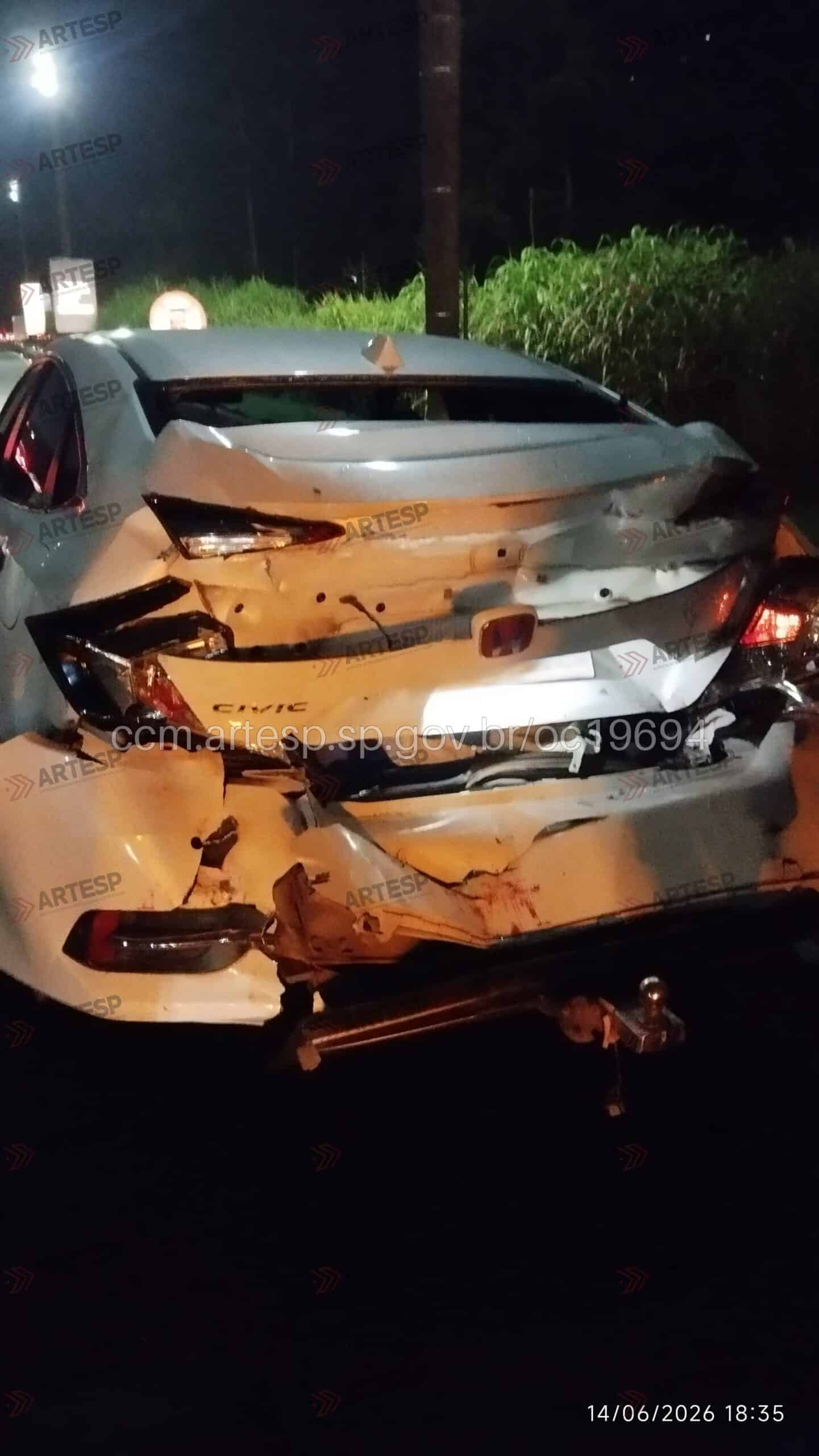 Automóvel Honda Civic rodovia dos Bandeirantes