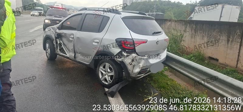 Automóvel Renault no rodoanel