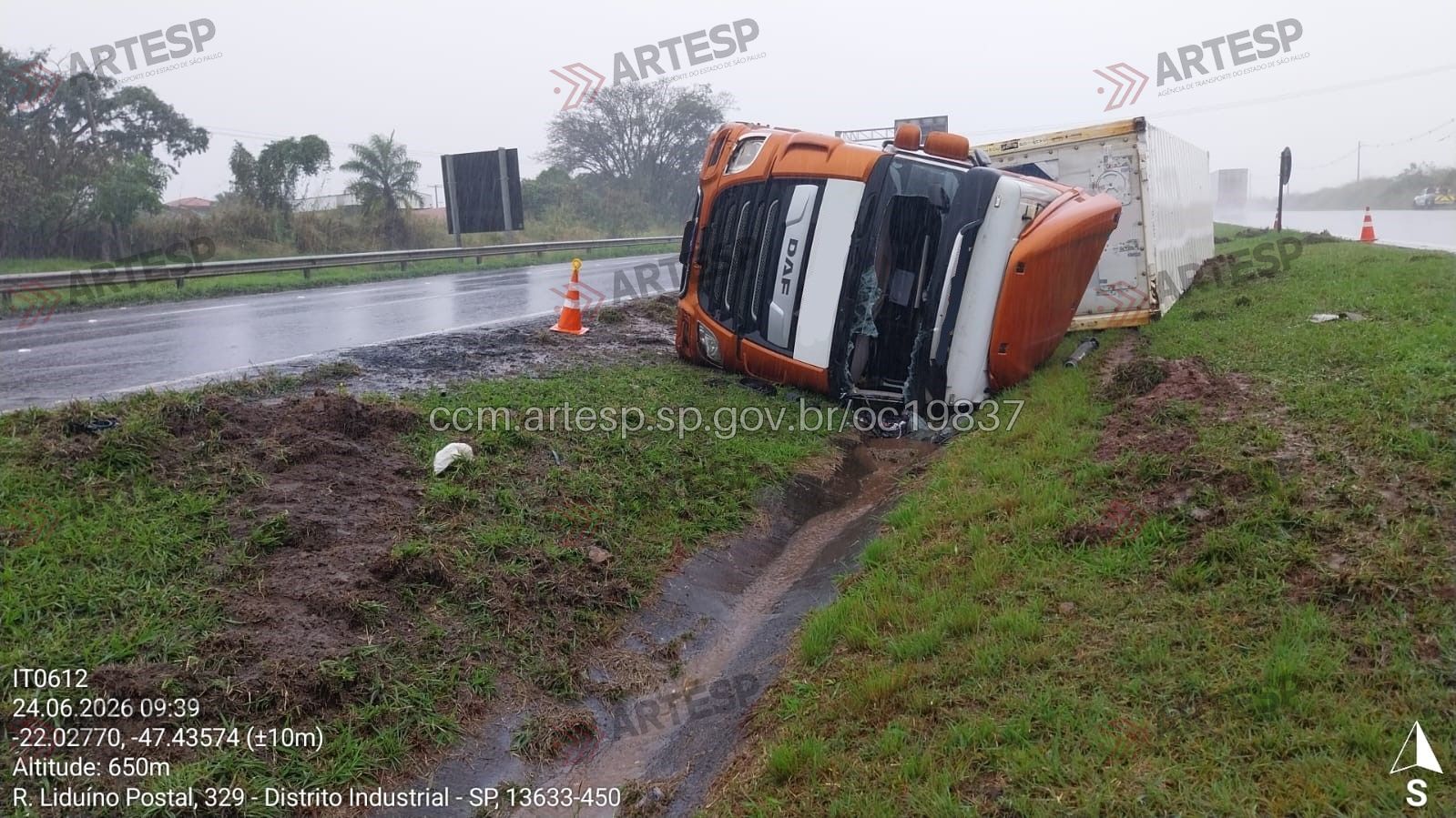 Carreta DAF XF FTS rodovia anhanguera