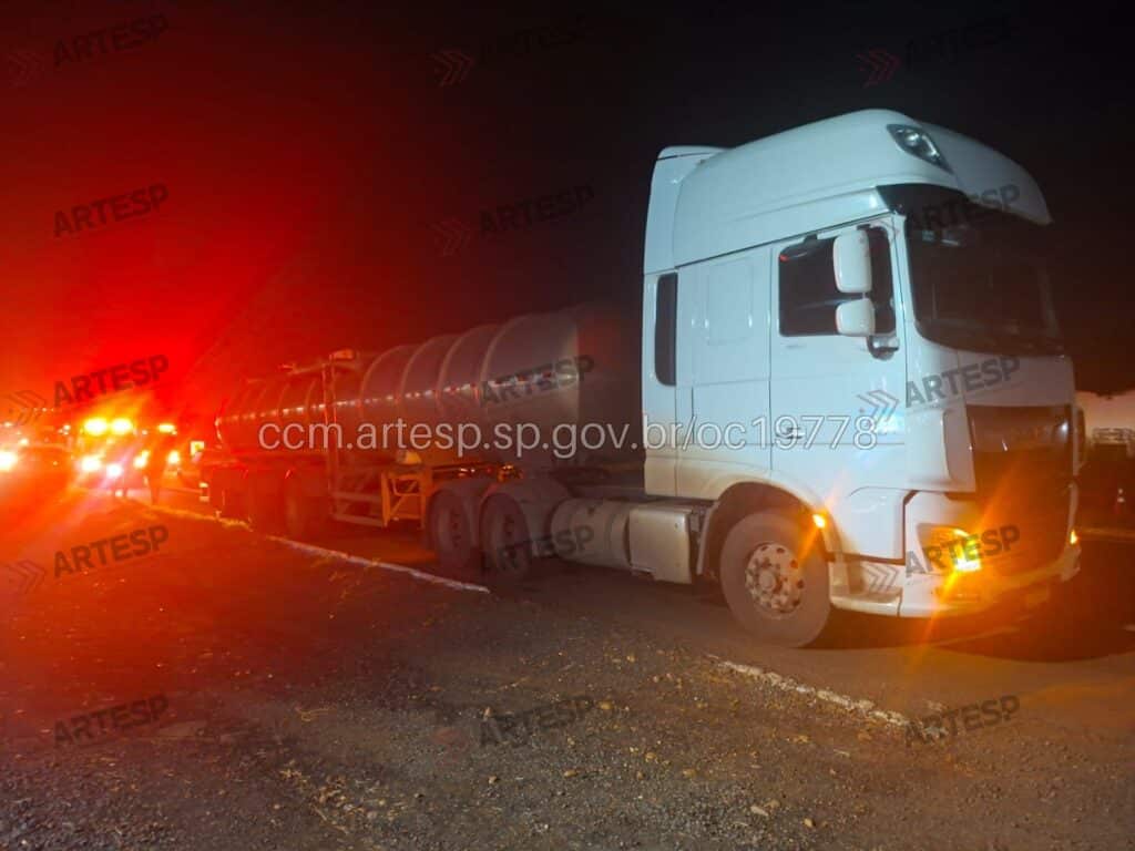 Carreta FX rodovia raposo Tavares
