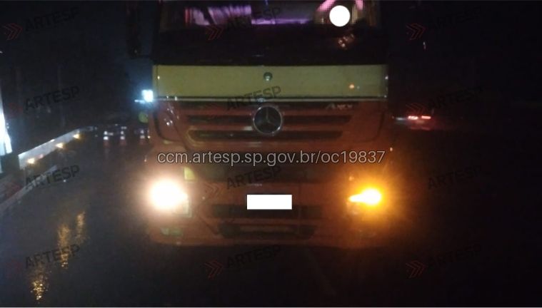 Carreta Mercedes-Benz Axor 2544 rodovia anhanguera