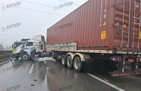 Carreta Mercedes-Benz LS 1634 rodovia anchieta